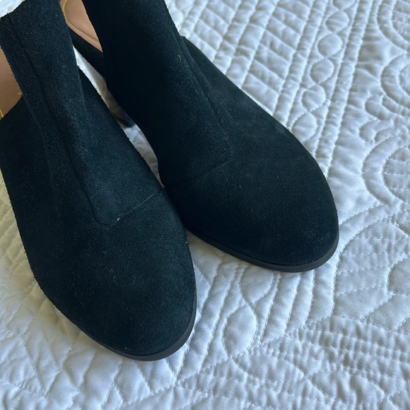 Like New Vionic Lacey Tortoise Block Heel Slingback Black Suede Booties - Picture 7 of 11